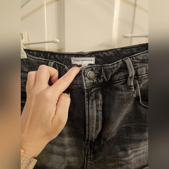Good American Black Denim Shorts Size 8/29 - Picture 4 of 5